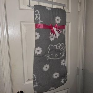 hello kitty light grey and white throw blanket